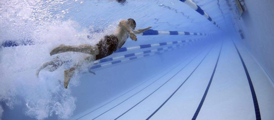 swimmers-79592_1920